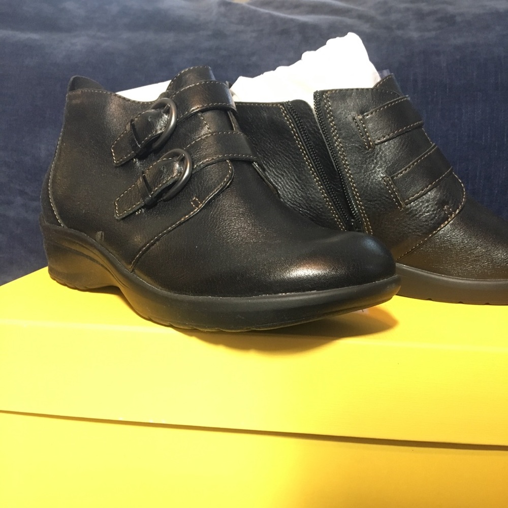 NIB Softspots/Comfortiva Buckle Booties 8.5W